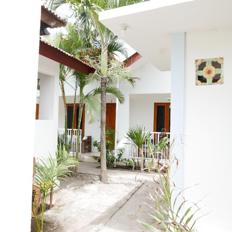 Rumah Side Apartment Gili Trawangan Exterior photo