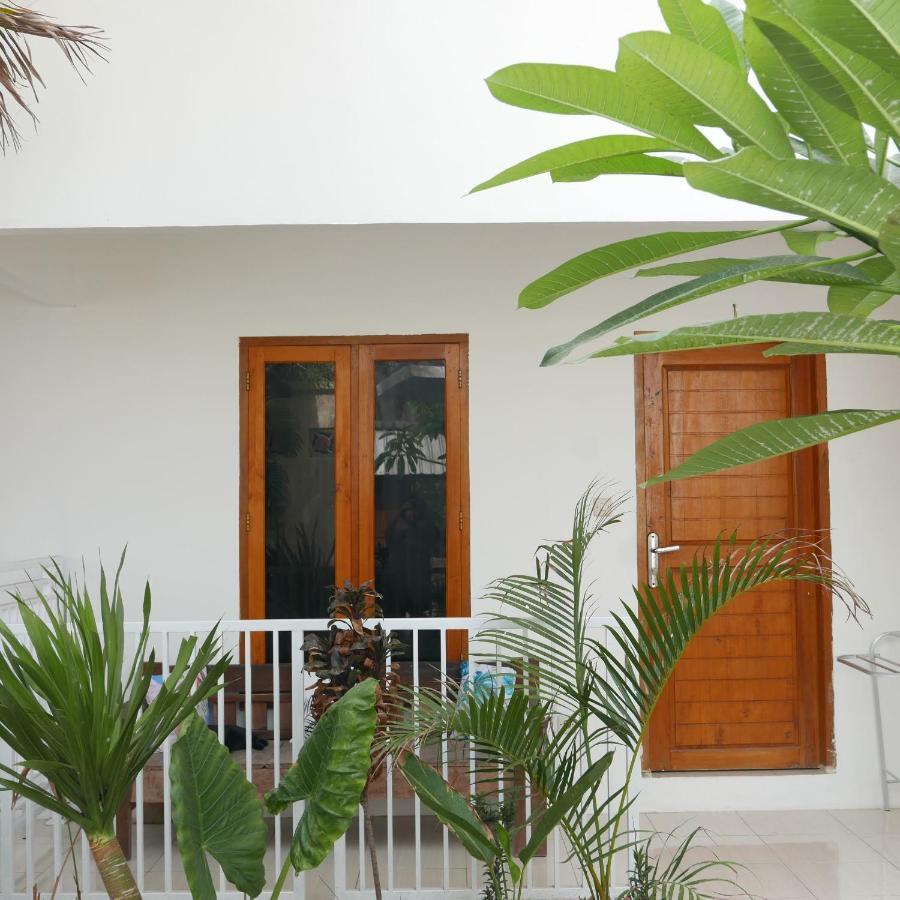 Rumah Side Apartment Gili Trawangan Exterior photo